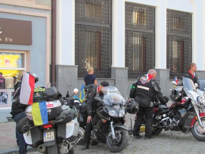 У Чернівці приїхали польські байкери вшанувати пам'ять Катинської трагедії (ФОТО)