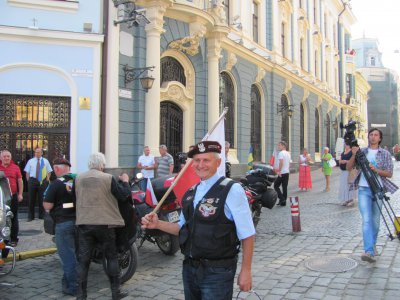 У Чернівці приїхали польські байкери вшанувати пам'ять Катинської трагедії (ФОТО)