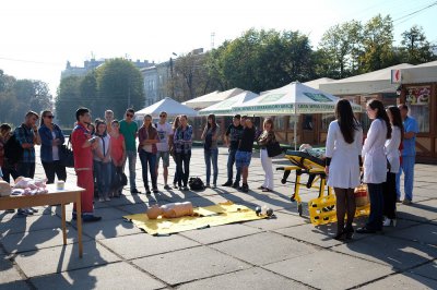 Медики в Чернівцях показали, як правильно надавати медичну допомогу (ФОТО)