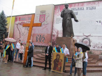 Чернівцями носили паломницькі хрест та ікону (ФОТО)