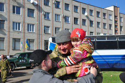 У Чернівцях з оркестром зустріли півсотні військових із зони АТО (ФОТО)