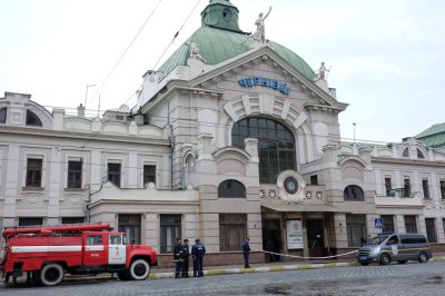 Бомбу на залізничному вокзалі у Чернівцях не знайшли (ФОТО)