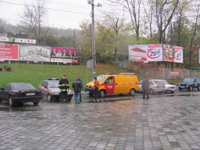 Через замінування вокзалу у Чернівцях перекрили вулицю (ФОТО)