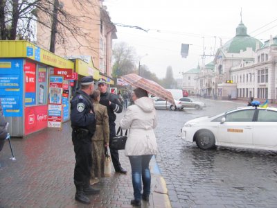 Через замінування вокзалу у Чернівцях перекрили вулицю (ФОТО)
