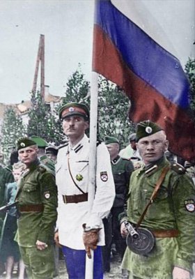 Держдума боролася із бандерівською символікою, а заборонила російський триколор та прапор СРСР