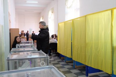 На двох округах на Буковині прийшло менше половини виборців