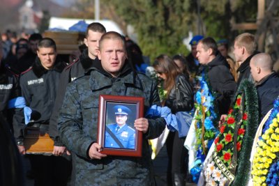 У Чернівцях похоронили офіцера Нацгвардії, який загинув у зоні АТО (ФОТО)