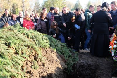 У Чернівцях похоронили офіцера Нацгвардії, який загинув у зоні АТО (ФОТО)