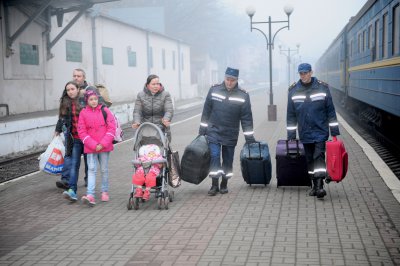 У Чернівцях рятувальники зустріли сім’ю біженців з Луганська (ФОТО)