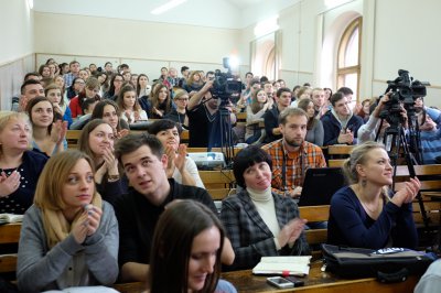 Столичні журналісти у Чернівцях розповіли, як поводитись у зоні АТО (ВІДЕО)