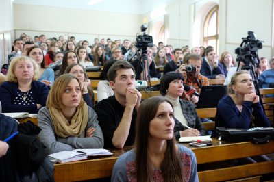 Столичні журналісти у Чернівцях розповіли, як поводитись у зоні АТО (ВІДЕО)