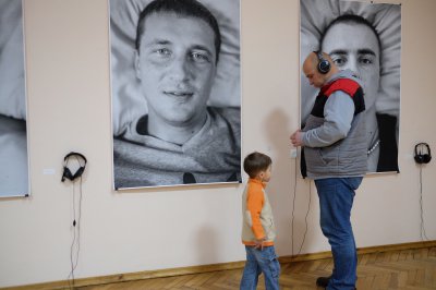 У Чернівцях презентували проект «Війна. 11 портретів» Тараса Полатайка
