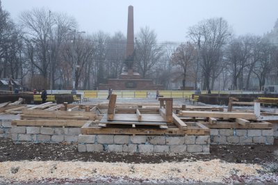 "Фірташівський" будинок Діда Мороза зводять у Чернівцях (ФОТО)