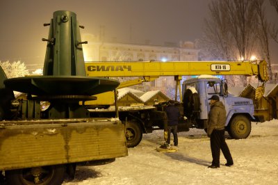 У Чернівцях встановили новорічну ялинку (ФОТО)