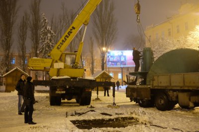 У Чернівцях встановили новорічну ялинку (ФОТО)