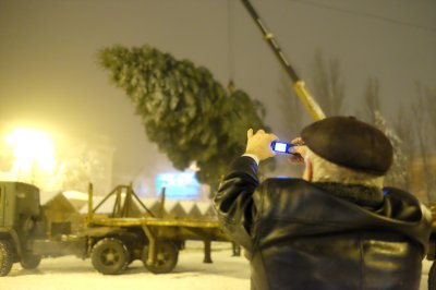 У Чернівцях встановили новорічну ялинку (ФОТО)