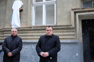 У Чернівцях відкрили меморіальну дошку журналістові Володимиру Пелеху (ФОТО)