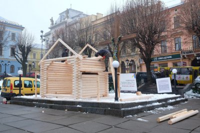 Різдвяну шопку в Чернівцях створили з пожертв християн