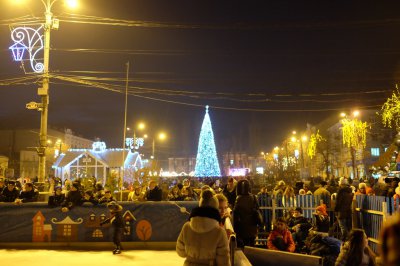 У Чернівцях відкрили новорічну ялинку (ФОТО)