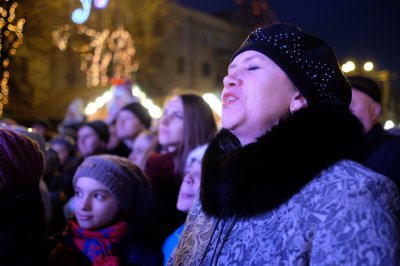 У Чернівцях відкрили новорічну ялинку (ФОТО)