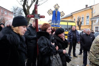 У Чернівцях поховали волонтера, який загинув на Сході (ФОТО)