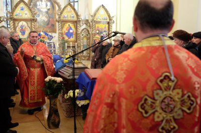 У Чернівцях поховали волонтера, який загинув на Сході (ФОТО)