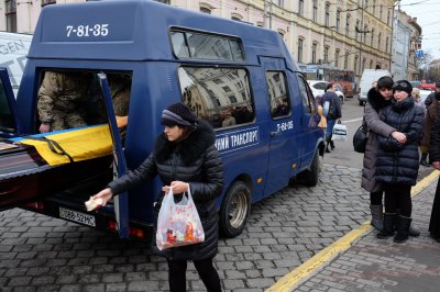 У Чернівцях поховали волонтера, який загинув на Сході (ФОТО)