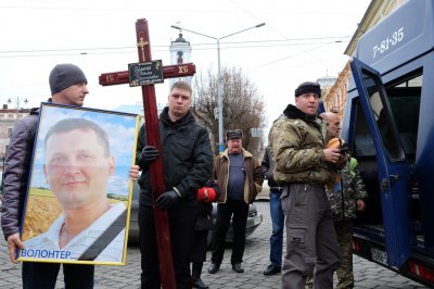 У Чернівцях поховали волонтера, який загинув на Сході (ФОТО)