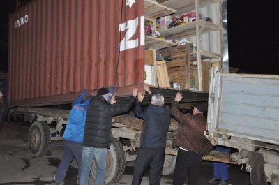 На Калинці демонтували скандальні контейнери, через які Святошнюк позбувся посади (ФОТО)