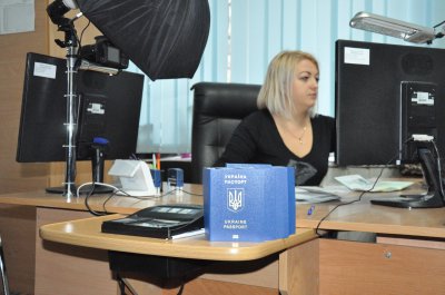 У Чернівцях почали видавати перші біометричні паспорти (ФОТО)