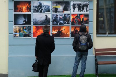 У Чернівцях відкрили фотовиставку, присвячену подіям на Майдані (ФОТО)
