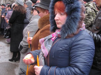 Мешканці Гравітону навколішки проводжали загиблого Героя (ФОТО)