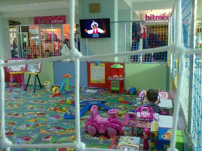 У Чернівцях торгові центри та ринки облаштовують дитячі ігрові кімнати