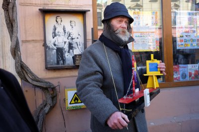 Художник Федірко презентував у Чернівцях пам’ятник Путіну і Порошенку (ФОТО)