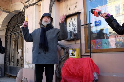 Художник Федірко презентував у Чернівцях пам’ятник Путіну і Порошенку (ФОТО)