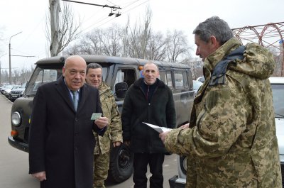 Чернівецькі волонтери привезли на Луганщину два авто
