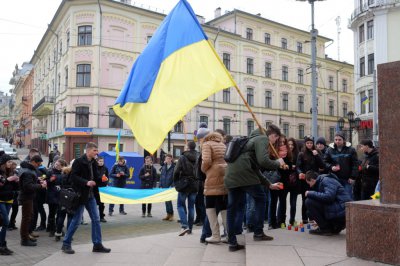 Півсотні буковинських студентів вшанували пам'ять загиблих на Майдані (ФОТО)