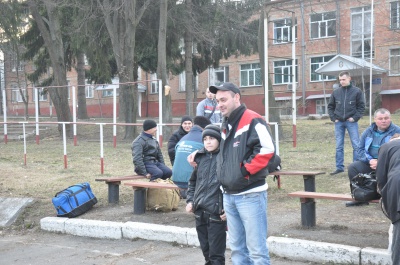 З Чернівців відправили 70 буковинців на військові навчання (ФОТО)