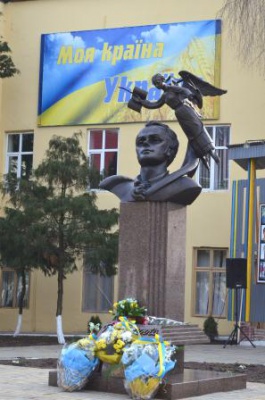 На Буковині відкрили пам’ятник Шевченкові з музою (ФОТО)
