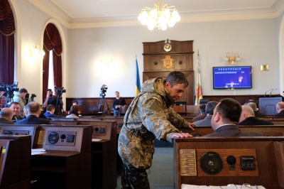 На сесії міськради депутати цікавляться модними брендами одягу (ФОТО)