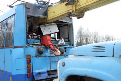 Тролейбус, який потрапив у смертельне ДТП у Чернівцях, ще не відремонтували