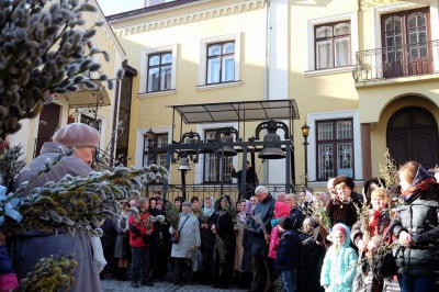 У церквах Чернівців освячують вербу (ФОТО)