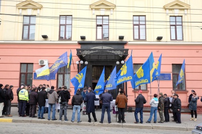 "Свобода" пікетує призначення нового керівника міліції Буковини (ФОТО)