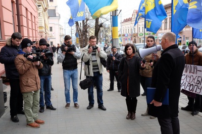 "Свобода" пікетує призначення нового керівника міліції Буковини (ФОТО)