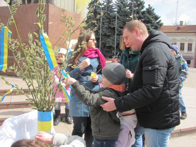 На "Писанковій Україні" збирали гроші та подарунки для військових (ФОТО)