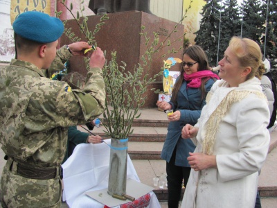 На "Писанковій Україні" збирали гроші та подарунки для військових (ФОТО)