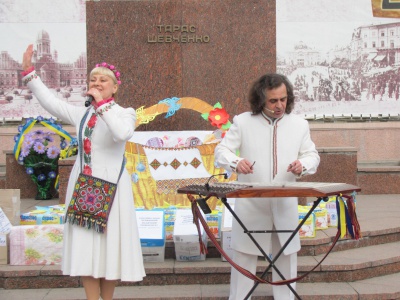 На "Писанковій Україні" збирали гроші та подарунки для військових (ФОТО)
