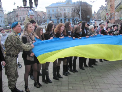 На "Писанковій Україні" збирали гроші та подарунки для військових (ФОТО)