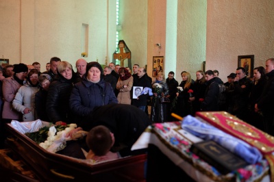 Чернівчани попрощалися зі спортивним коментатором Сергієм Панасюком (ФОТО)