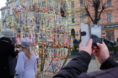 У Чернівцях створили Диво-писанку і квітку Сонця (ФОТО)